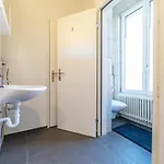 Yellow - Simple -- Olma Messen & Autobahn 1 Min, Hsg 6 Min, Spital 7min, Guenstige Parkplaetze Homestay *