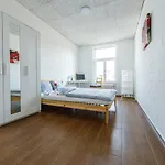 Yellow - Simple -- Olma Messen & Autobahn 1 Min, Hsg 6 Min, Spital 7min, Guenstige Parkplaetze Homestay St. Gallen
