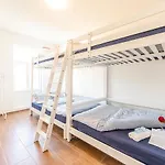 Homestay Yellow - Simple -- Olma Messen & Autobahn 1 Min, Hsg 6 Min, Spital 7min, Guenstige Parkplaetze St. Gallen