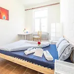 Yellow - Simple -- Olma Messen & Autobahn 1 Min, Hsg 6 Min, Spital 7min, Guenstige Parkplaetze Homestay St. Gallen