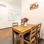 Yellow - Simple -- Olma Messen & Autobahn 1 Min, Hsg 6 Min, Spital 7min, Guenstige Parkplaetze Homestay St. Gallen