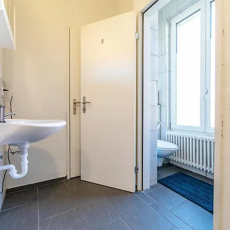 Yellow Inn- Simple And Easy Parking Direkt Bei Der Olma Nahe Hsg Und Spital Homestay *
