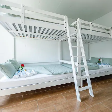 Rum i privatbostad Yellow - Simple -- Olma Messen & Autobahn 1 Min, Hsg 6 Min, Spital 7min, Guenstige Parkplaetze