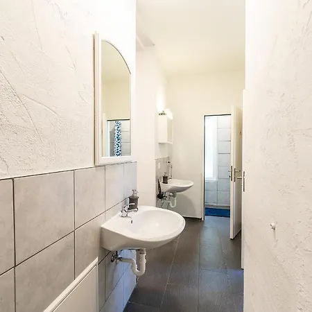 Yellow - Simple -- Olma Messen & Autobahn 1 Min, Hsg 6 Min, Spital 7min, Guenstige Parkplaetze Rum i privatbostad *