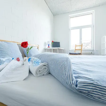 Yellow - Simple -- Olma Messen & Autobahn 1 Min, Hsg 6 Min, Spital 7min, Guenstige Parkplaetze Rum i privatbostad St. Gallen