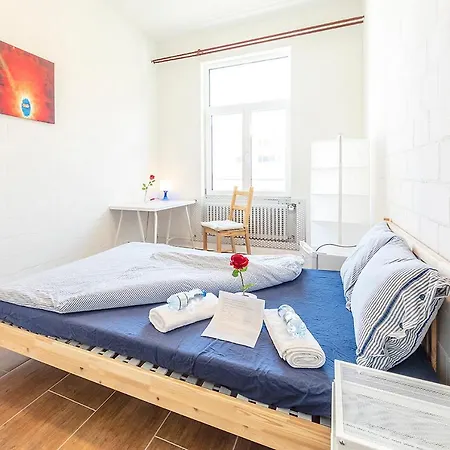 Yellow Inn- Simple And Easy Parking Direkt Bei Der Olma Nahe Hsg Und Spital Homestay St. Gallen