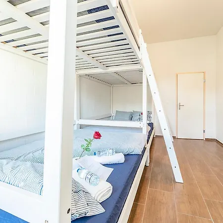 Yellow Inn- Simple And Easy Parking Direkt Bei Der Olma Nahe Hsg Und Spital Homestay