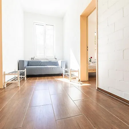 Rum i privatbostad Yellow - Simple -- Olma Messen & Autobahn 1 Min, Hsg 6 Min, Spital 7min, Guenstige Parkplaetze