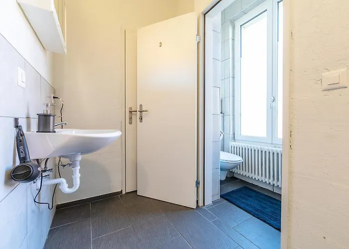 Yellow - Simple -- Olma Messen & Autobahn 1 Min, Hsg 6 Min, Spital 7min, Guenstige Parkplaetze Quarto em Acomodações Particulares *