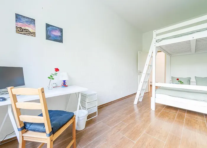 Yellow - Simple -- Olma Messen & Autobahn 1 Min, Hsg 6 Min, Spital 7min, Guenstige Parkplaetze Quarto em Acomodações Particulares *