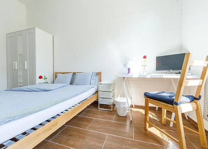 Quarto em Acomodações Particulares Yellow - Simple -- Olma Messen & Autobahn 1 Min, Hsg 6 Min, Spital 7min, Guenstige Parkplaetze St. Gallen