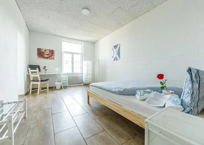 Yellow - Simple -- Olma Messen & Autobahn 1 Min, Hsg 6 Min, Spital 7min, Guenstige Parkplaetze Quarto em Acomodações Particulares *