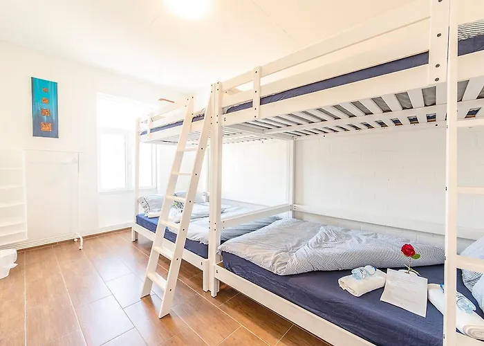 Quarto em Acomodações Particulares Yellow - Simple -- Olma Messen & Autobahn 1 Min, Hsg 6 Min, Spital 7min, Guenstige Parkplaetze St. Gallen