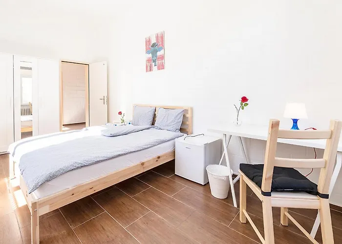 Quarto em Acomodações Particulares Yellow - Simple -- Olma Messen & Autobahn 1 Min, Hsg 6 Min, Spital 7min, Guenstige Parkplaetze *