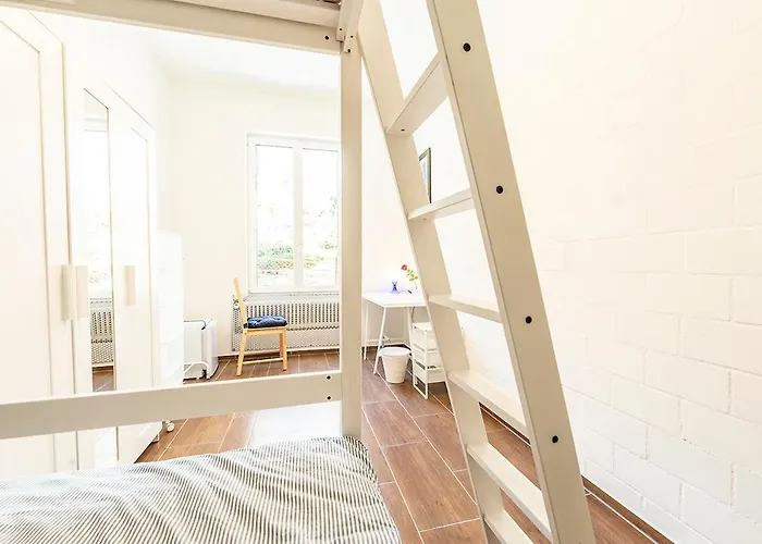 Quarto em Acomodações Particulares Yellow - Simple -- Olma Messen & Autobahn 1 Min, Hsg 6 Min, Spital 7min, Guenstige Parkplaetze *