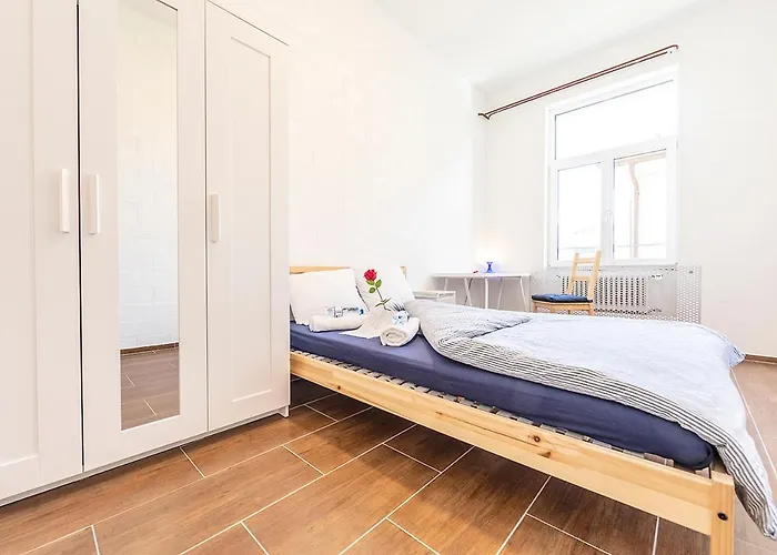 Quarto em Acomodações Particulares Yellow - Simple -- Olma Messen & Autobahn 1 Min, Hsg 6 Min, Spital 7min, Guenstige Parkplaetze *