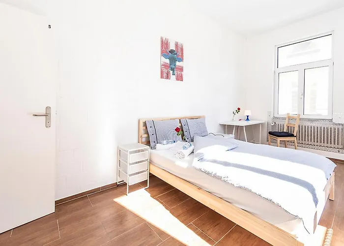 Quarto em Acomodações Particulares Yellow - Simple -- Olma Messen & Autobahn 1 Min, Hsg 6 Min, Spital 7min, Guenstige Parkplaetze St. Gallen