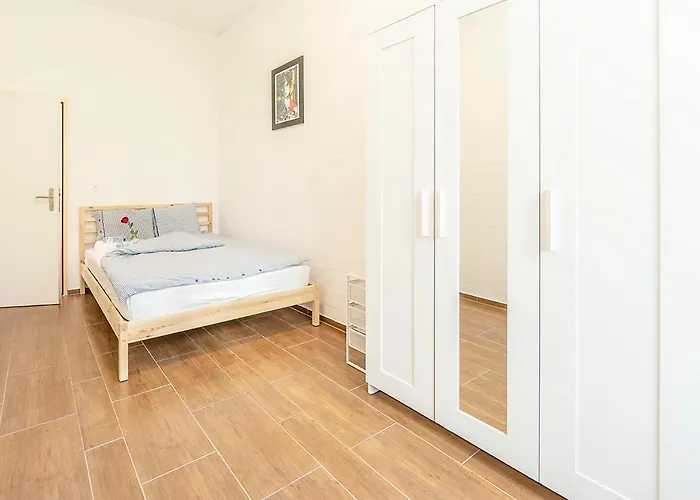 Quarto em Acomodações Particulares Yellow - Simple -- Olma Messen & Autobahn 1 Min, Hsg 6 Min, Spital 7min, Guenstige Parkplaetze *