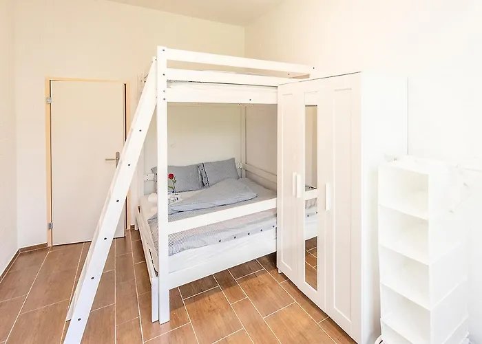 Quarto em Acomodações Particulares Yellow - Simple -- Olma Messen & Autobahn 1 Min, Hsg 6 Min, Spital 7min, Guenstige Parkplaetze St. Gallen