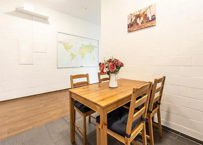 Yellow - Simple -- Olma Messen & Autobahn 1 Min, Hsg 6 Min, Spital 7min, Guenstige Parkplaetze Quarto em Acomodações Particulares St. Gallen