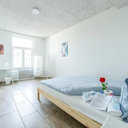 Yellow Inn- Simple And Easy Parking Direkt Bei Der Olma Nahe Hsg Und Spital *