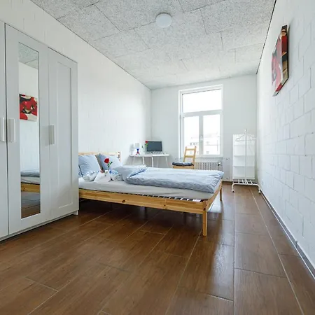 Yellow - Simple -- Olma Messen & Autobahn 1 Min, Hsg 6 Min, Spital 7min, Guenstige Parkplaetze 民宿 圣加仑