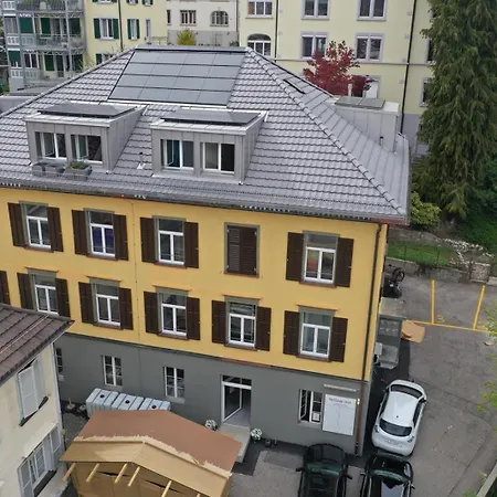 Quarto em Acomodações Particulares Yellow - Simple -- Olma Messen & Autobahn 1 Min, Hsg 6 Min, Spital 7min, Guenstige Parkplaetze