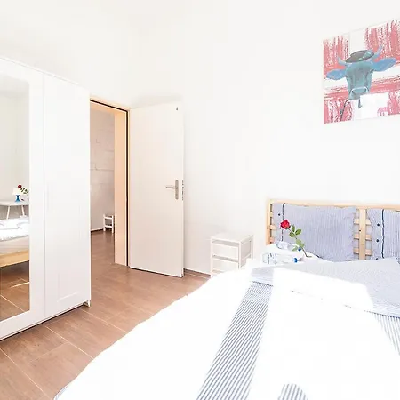 Yellow Inn- Simple And Easy Parking Direkt Bei Der Olma Nahe Hsg Und Spital * Saint-Gall