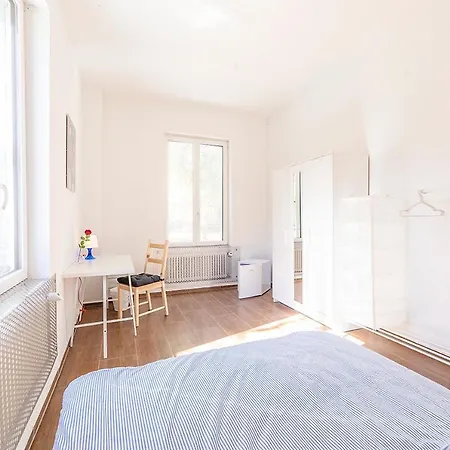 Yellow - Simple -- Olma Messen & Autobahn 1 Min, Hsg 6 Min, Spital 7min, Guenstige Parkplaetze 民宿 圣加仑