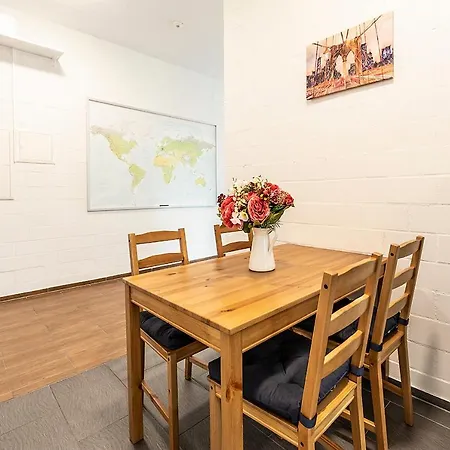 Yellow - Simple -- Olma Messen & Autobahn 1 Min, Hsg 6 Min, Spital 7min, Guenstige Parkplaetze 民宿 圣加仑